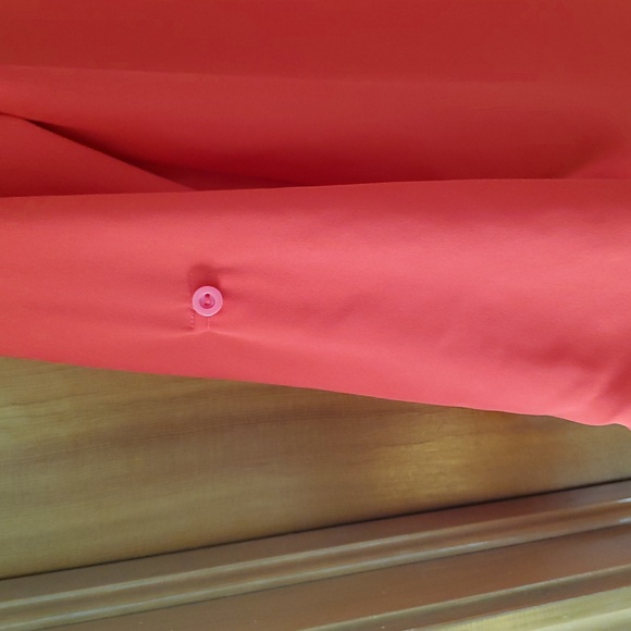 Monteau Red Lightweight Tab Sleeve Vneck Long Sleeve Blouse Size Large - Picture 5 of 7